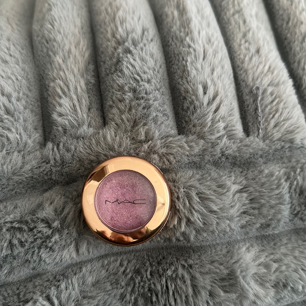 MAC Highly Sought After collection eyeshadow in color RIVIERA ROSE